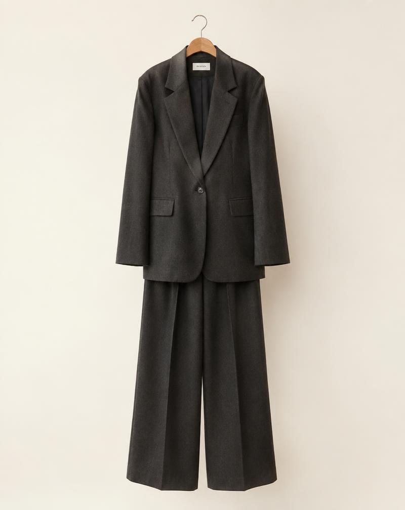 Oversized grey wool suit